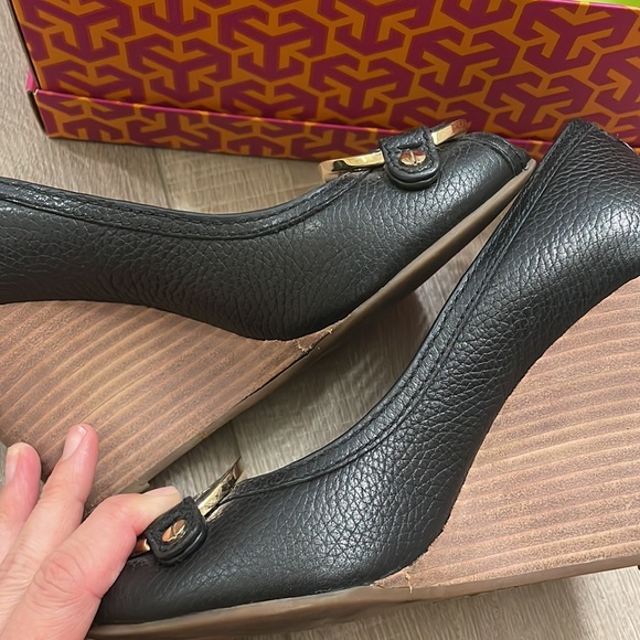 Tory Burch Amanda Open Toe Wedge - Picture 5 of 6